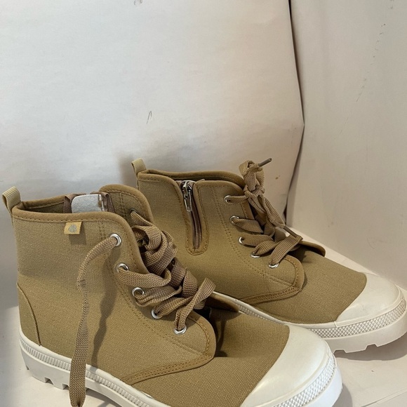 Tommy Bahama Beige Canvas High-Tops - Picture 2 of 8